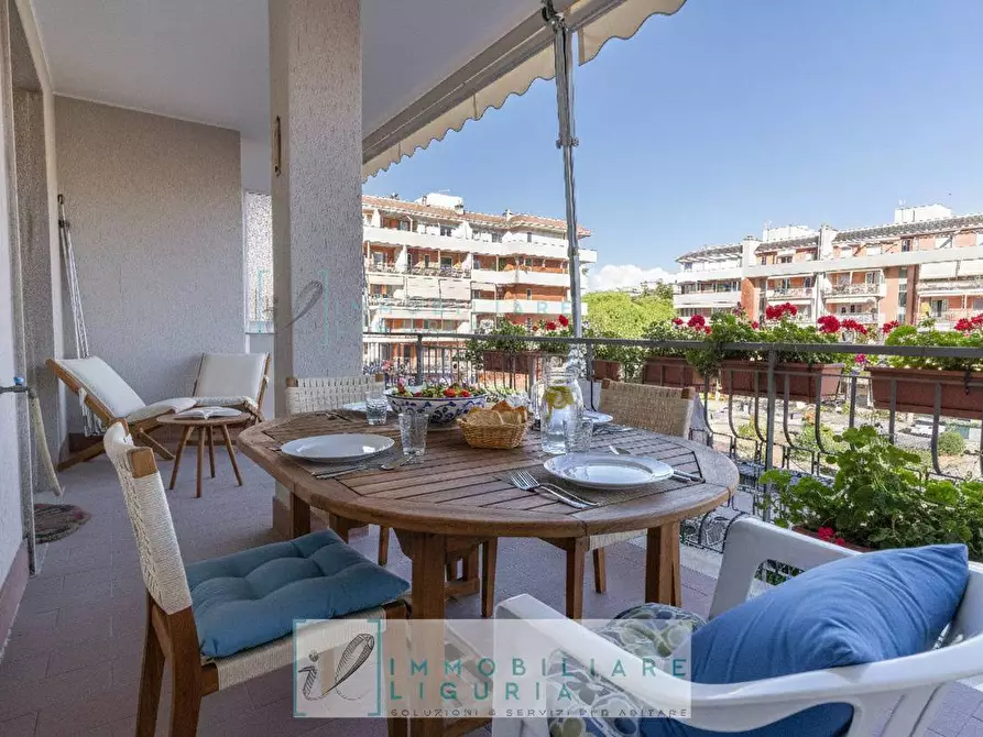 Immagine 1 di Appartamento in vendita  in Via Bologna a Albenga