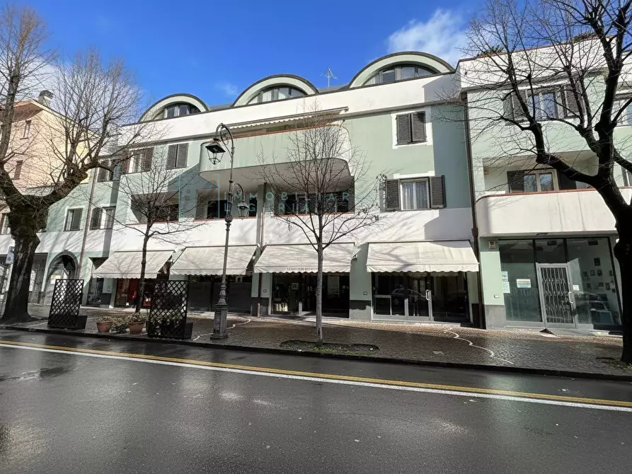 Immagine 1 di Locale commerciale in vendita  in Via Martiri della Libertà a Albenga