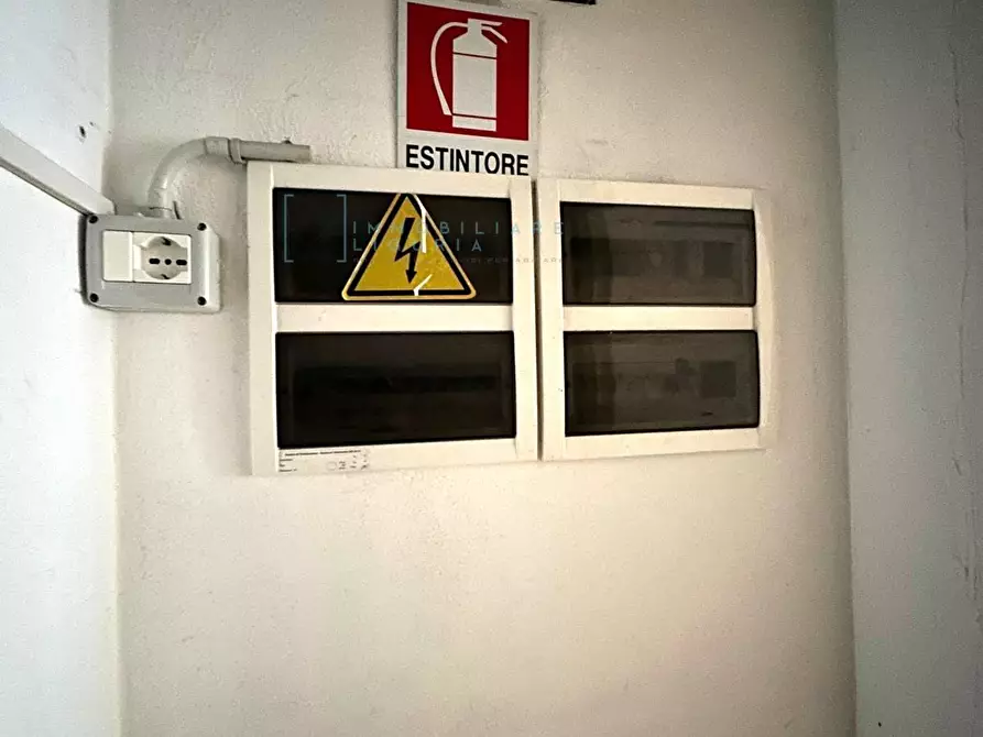 Immagine 9 di Locale commerciale in vendita  in Via Martiri della Libertà a Albenga