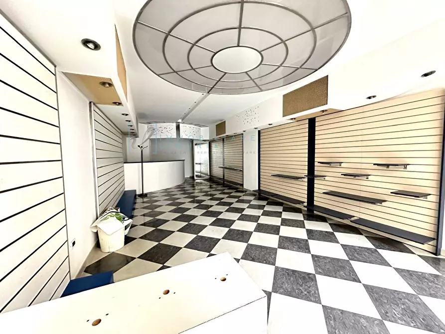 Immagine 14 di Locale commerciale in vendita  in Via Martiri della Libertà a Albenga