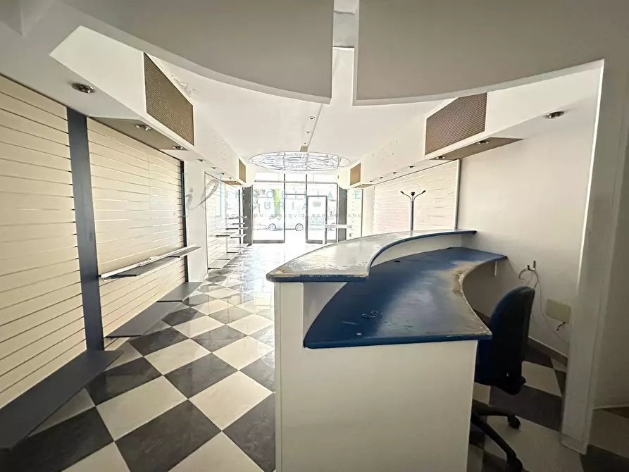Immagine 18 di Locale commerciale in vendita  in Via Martiri della Libertà a Albenga