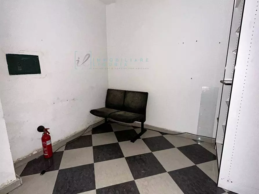 Immagine 22 di Locale commerciale in vendita  in Via Martiri della Libertà a Albenga