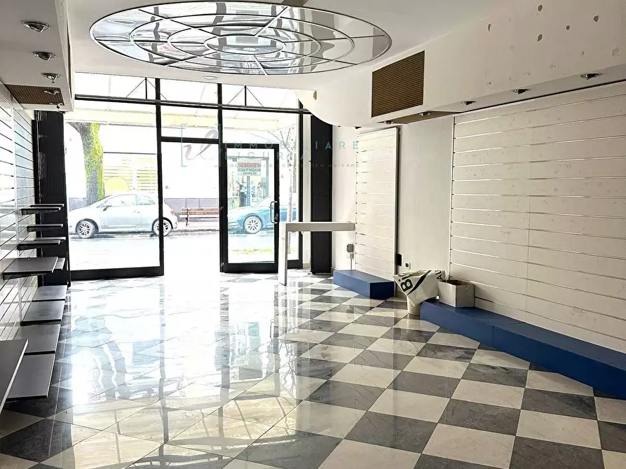 Immagine 23 di Locale commerciale in vendita  in Via Martiri della Libertà a Albenga