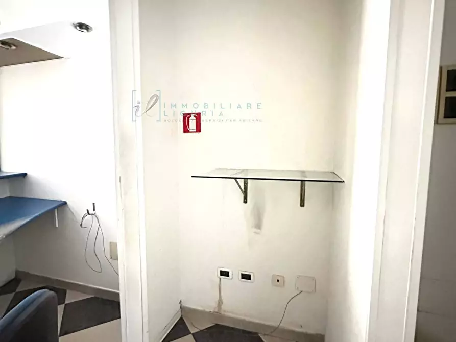 Immagine 25 di Locale commerciale in vendita  in Via Martiri della Libertà a Albenga