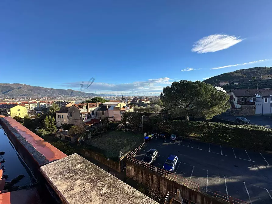 Immagine 1 di Appartamento in vendita  in Via Manfro e Merlini a Albenga