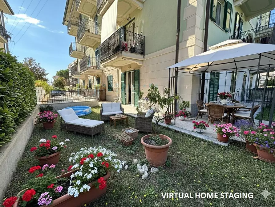 Immagine 1 di Appartamento in vendita  in Via della Costituzione a Albenga