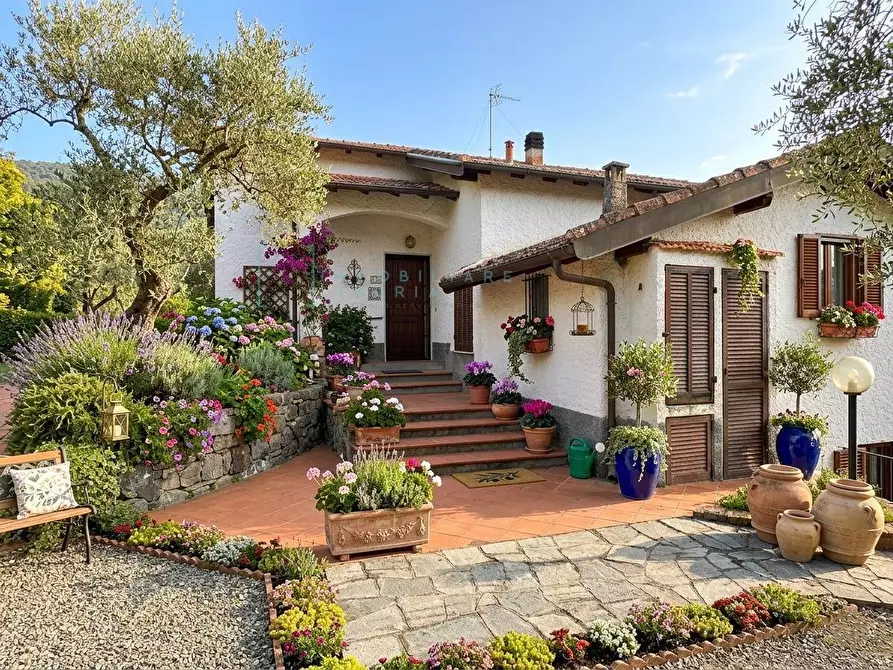 Immagine 1 di Villa in vendita  in Regione Bauso a Garlenda