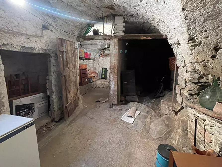 Immagine 38 di Rustico / casale in vendita  in Via Roma a Lucinasco