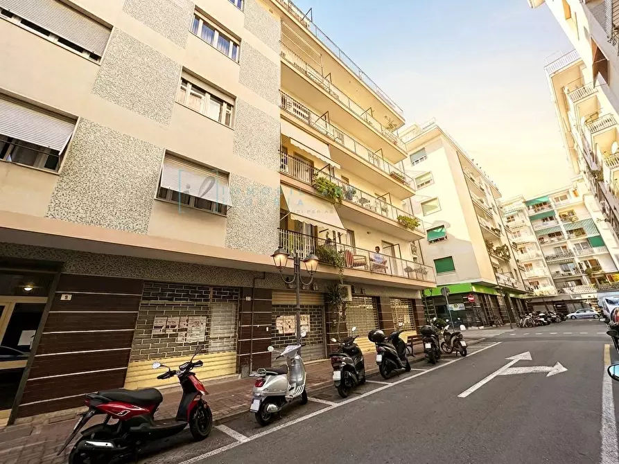 Immagine 1 di Appartamento in vendita  in Via Eperanto a Albenga