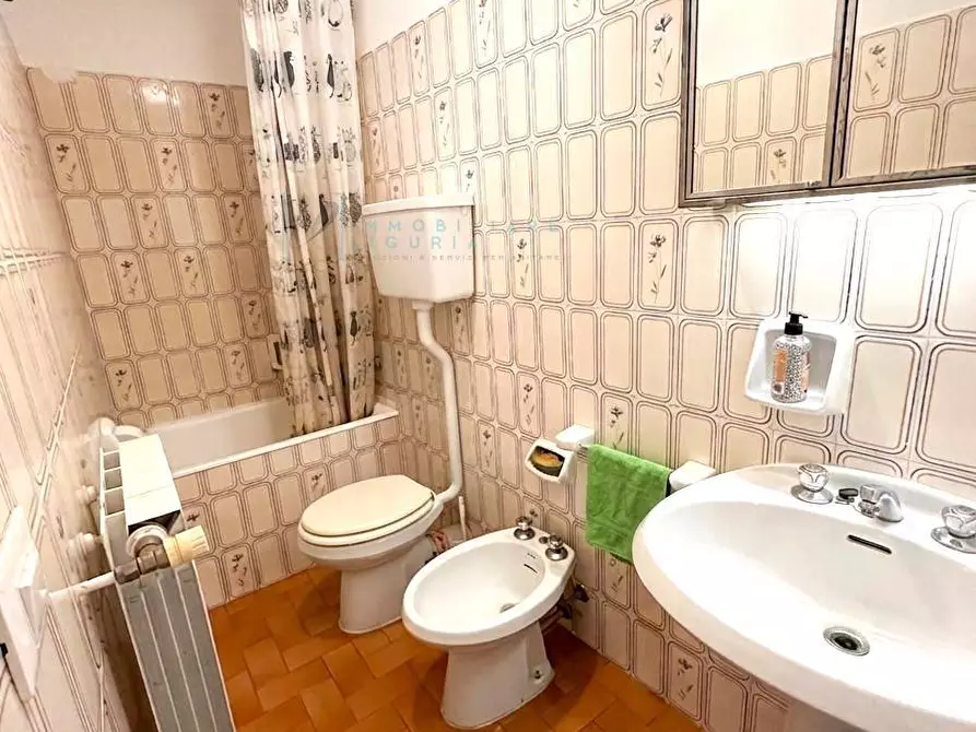 Immagine 8 di Appartamento in vendita  in Piazza Andrea Doria a Alassio