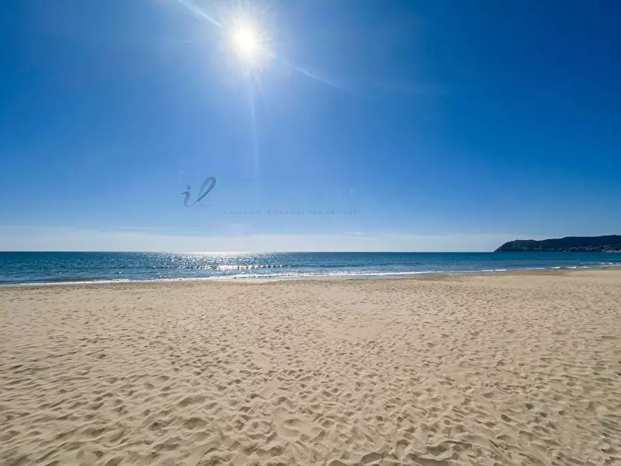Immagine 15 di Appartamento in vendita  in Piazza Andrea Doria a Alassio