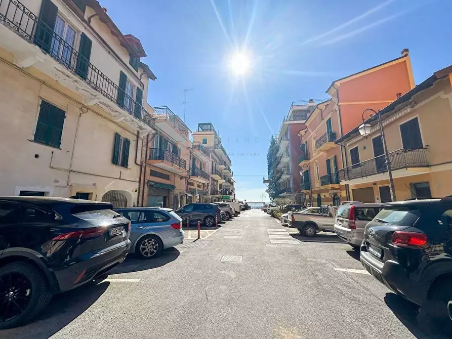 Immagine 13 di Appartamento in vendita  in Piazza Andrea Doria a Alassio