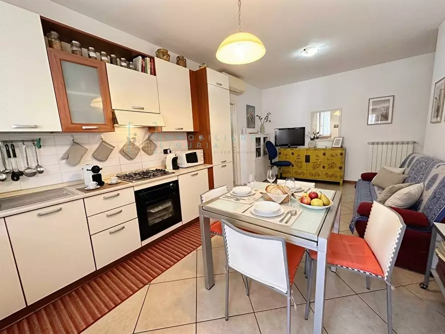 Immagine 3 di Appartamento in vendita  in Via della Costituzione a Albenga