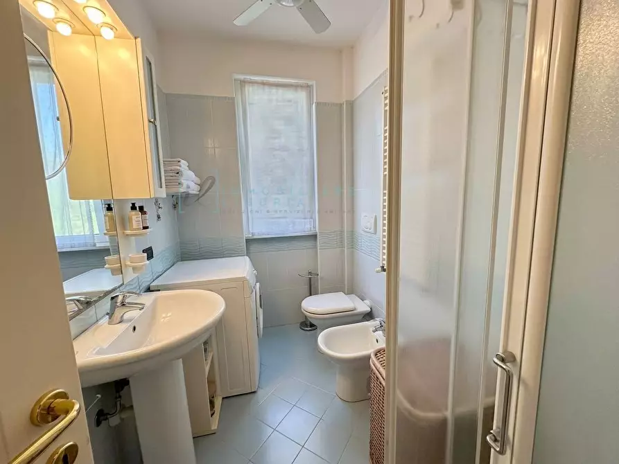 Immagine 9 di Appartamento in vendita  in Via della Costituzione a Albenga