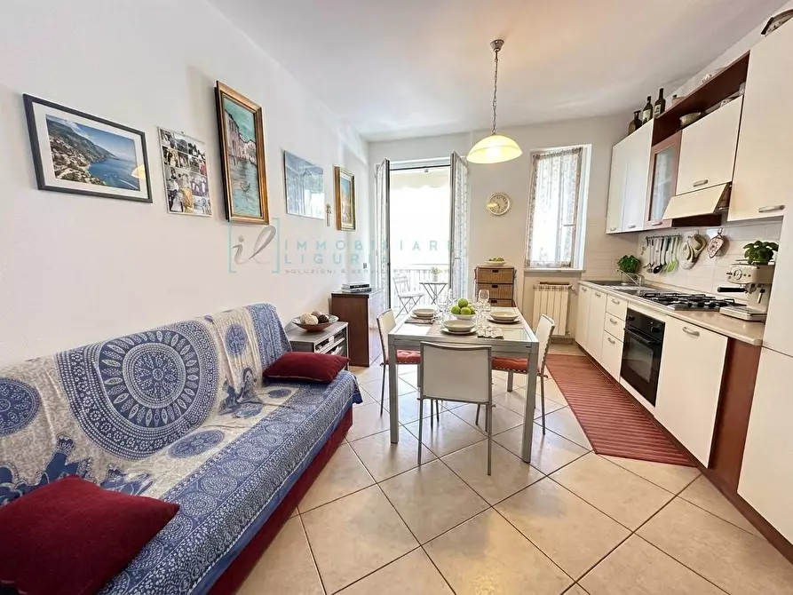 Immagine 2 di Appartamento in vendita  in Via della Costituzione a Albenga