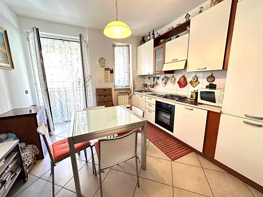 Immagine 4 di Appartamento in vendita  in Via della Costituzione a Albenga
