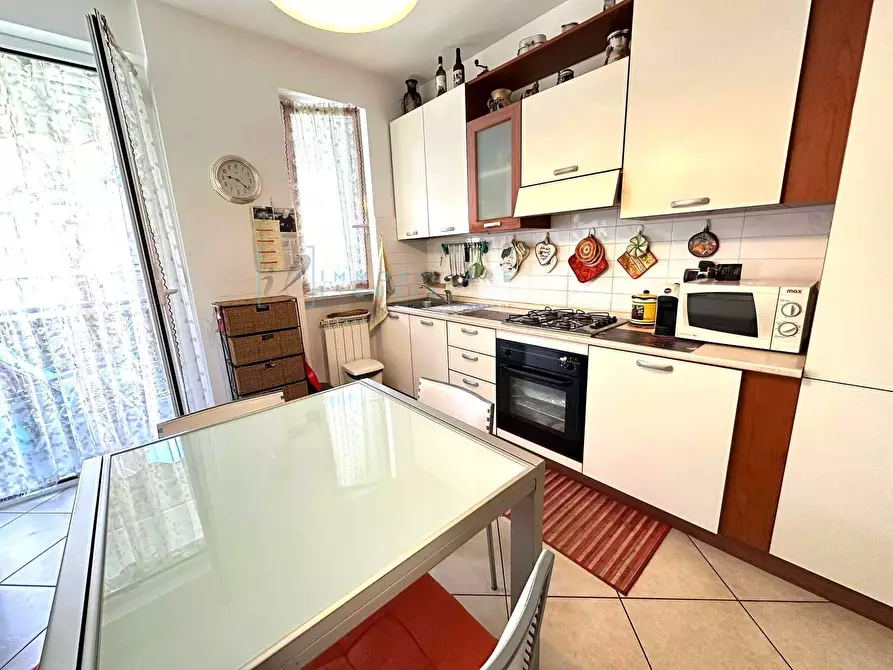 Immagine 5 di Appartamento in vendita  in Via della Costituzione a Albenga