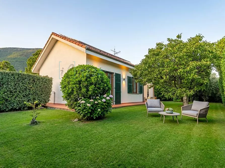 Immagine 2 di Villa in vendita  in via crociata a Cisano Sul Neva
