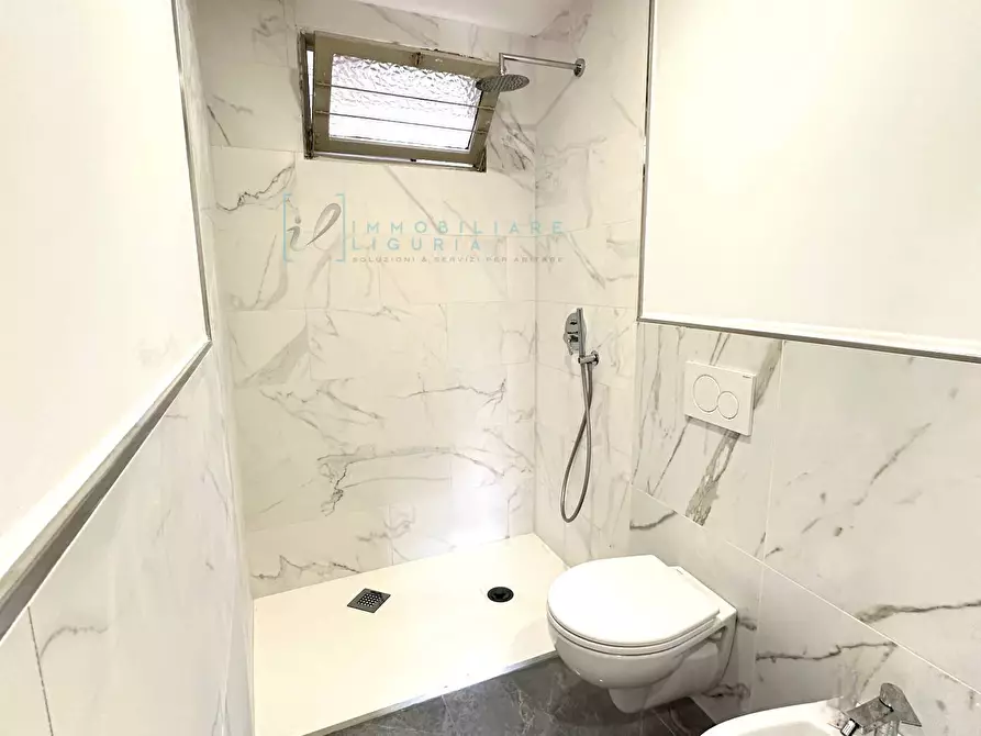 Immagine 15 di Appartamento in vendita  in Via Torlaro a Albenga