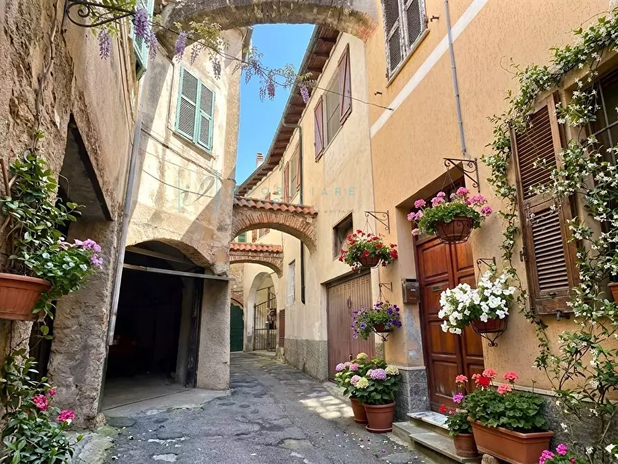Immagine 1 di Casa indipendente in vendita  in Via San Bartolomeo lusignano a Albenga