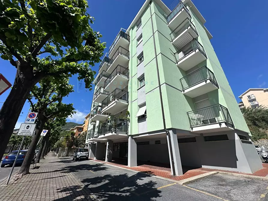 Immagine 2 di Appartamento in vendita  in Via Piave a Albenga