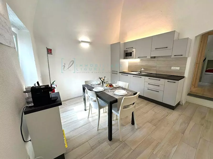 Immagine 3 di Appartamento in vendita  in via iv novembre a Castelbianco