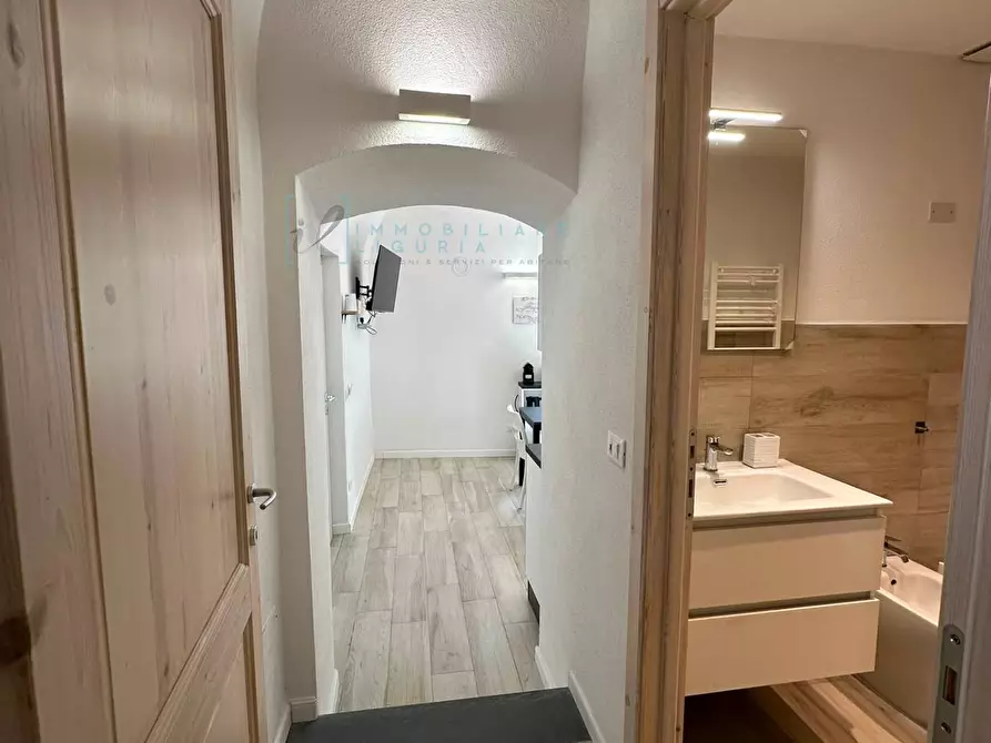 Immagine 10 di Appartamento in vendita  in via iv novembre a Castelbianco