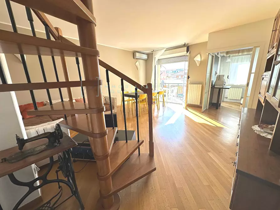 Immagine 2 di Appartamento in vendita  in Via Nino Bixio a Albenga