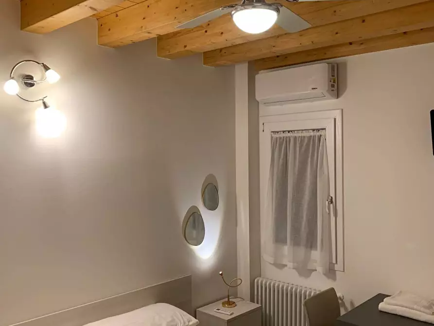 Immagine 5 di Attività commerciale in vendita  a Quinto Di Treviso