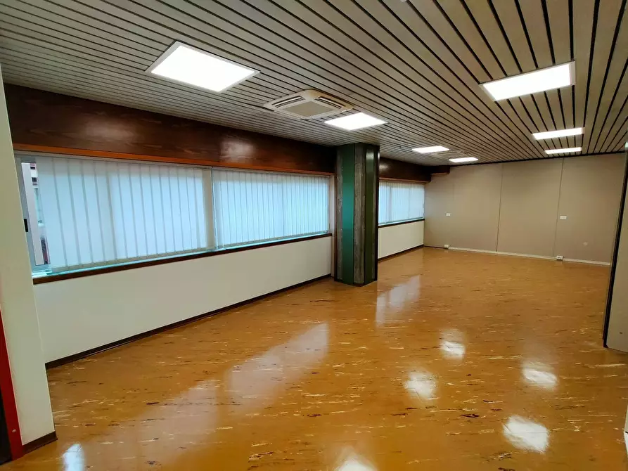 Immagine 1 di Ufficio   a Miane