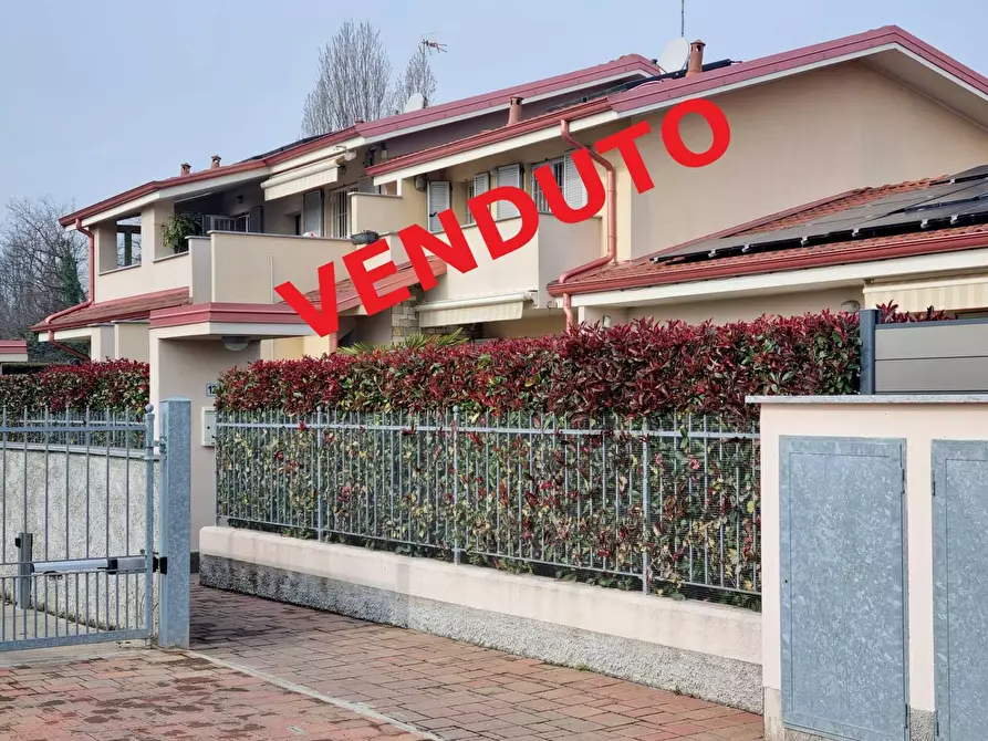 Immagine 1 di Villa in vendita  in via privata delle betulle a Vaprio D'adda