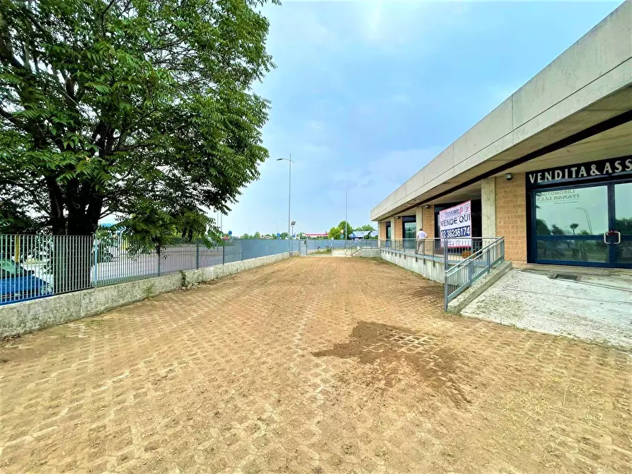 Immagine 4 di Locale commerciale in vendita  in via antonio meucci a Arcene