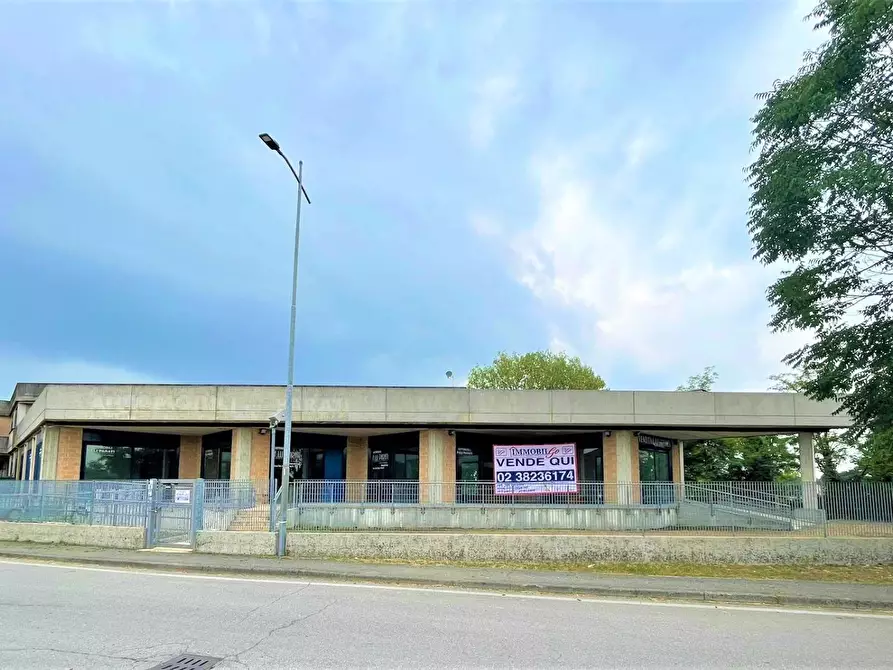 Immagine 20 di Locale commerciale in vendita  in via antonio meucci a Arcene