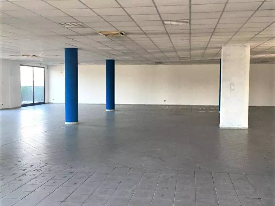 Immagine 5 di Locale commerciale in vendita  in via antonio meucci a Arcene