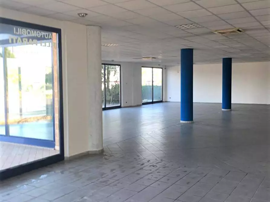 Immagine 6 di Locale commerciale in vendita  in via antonio meucci a Arcene