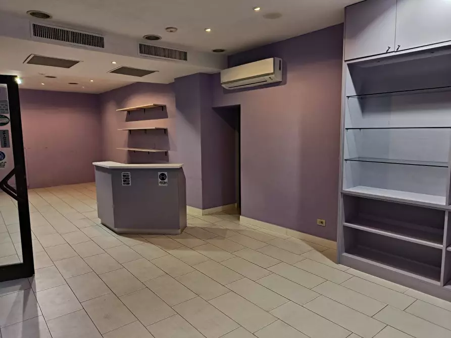 Immagine 4 di Negozio in vendita  a Grezzago