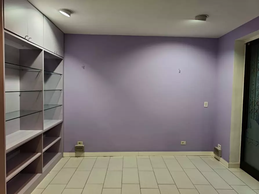 Immagine 10 di Negozio in vendita  a Grezzago