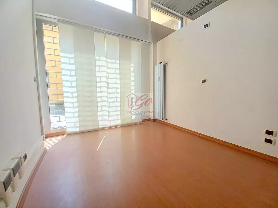 Immagine 12 di Negozio in vendita  in via trento e trieste 6 a Grezzago