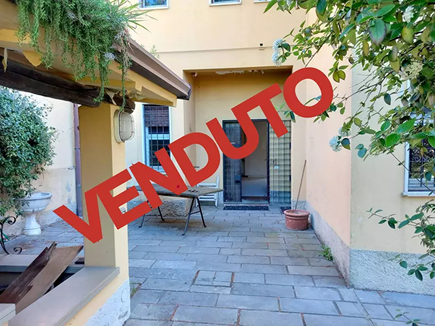 Immagine 1 di Villa in vendita  in via oratorio a Capriate San Gervasio