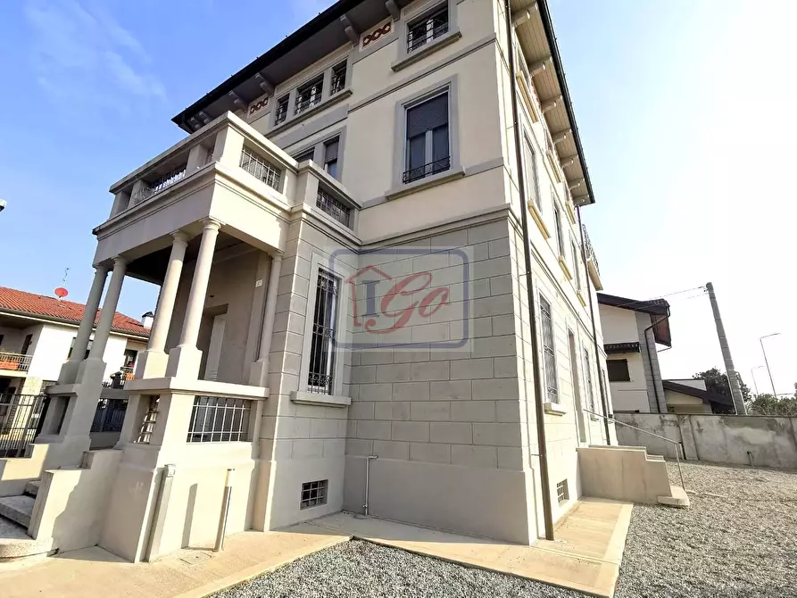 Immagine 1 di Villa in vendita  in Via Roma a Capriate San Gervasio