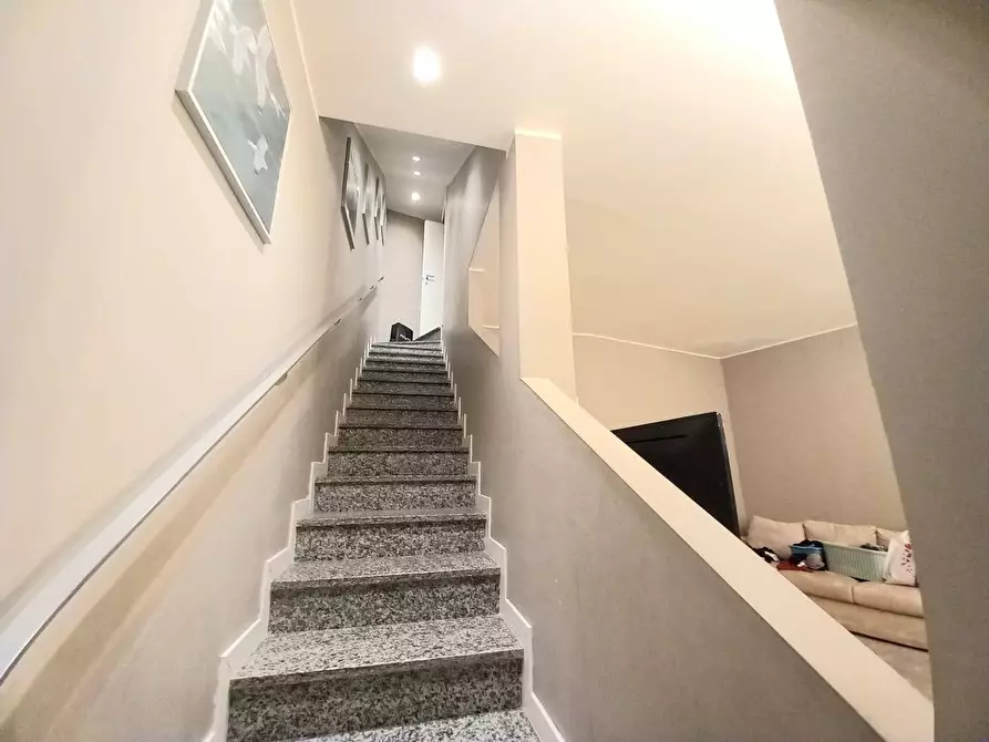 Immagine 21 di Villa in vendita  in va san francesco a Busnago