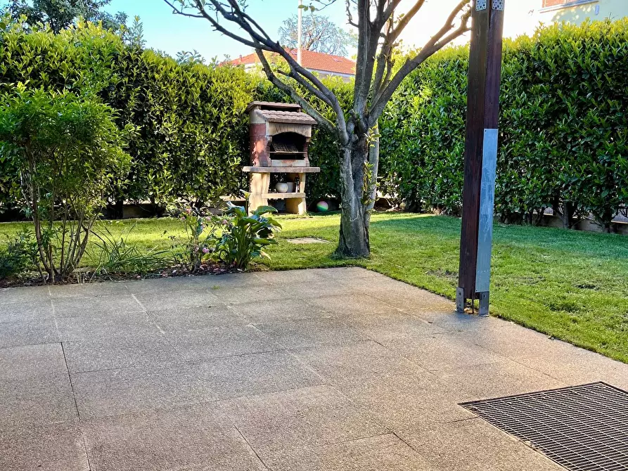 Immagine 34 di Villa in vendita  in va san francesco a Busnago