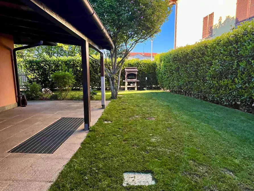 Immagine 35 di Villa in vendita  in va san francesco a Busnago