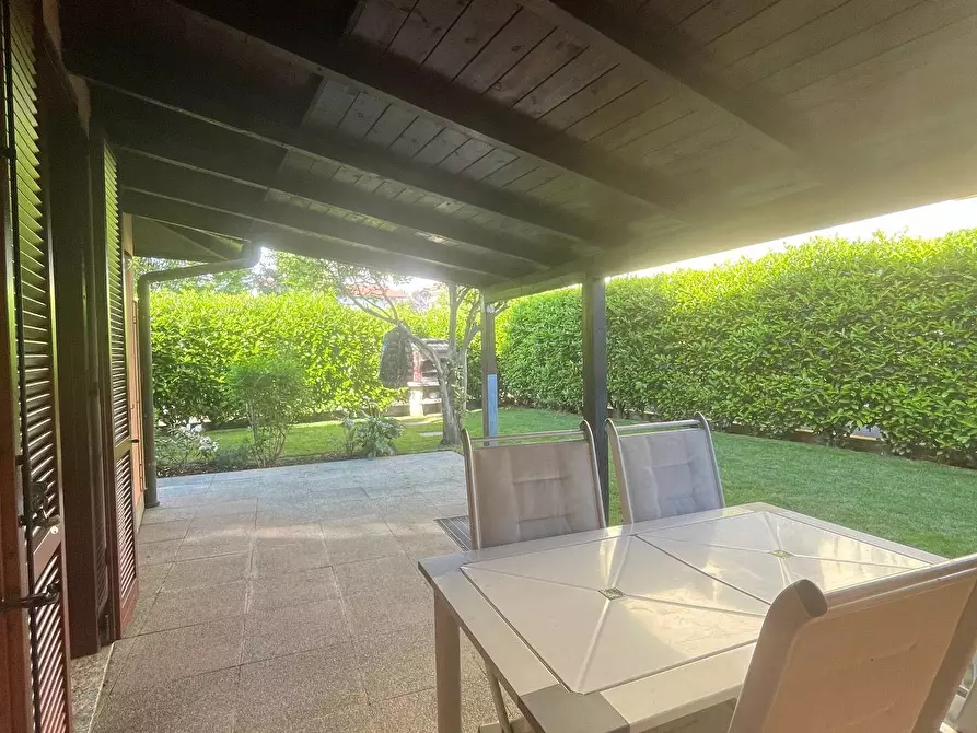 Immagine 39 di Villa in vendita  in va san francesco a Busnago