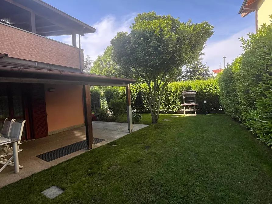 Immagine 40 di Villa in vendita  in va san francesco a Busnago