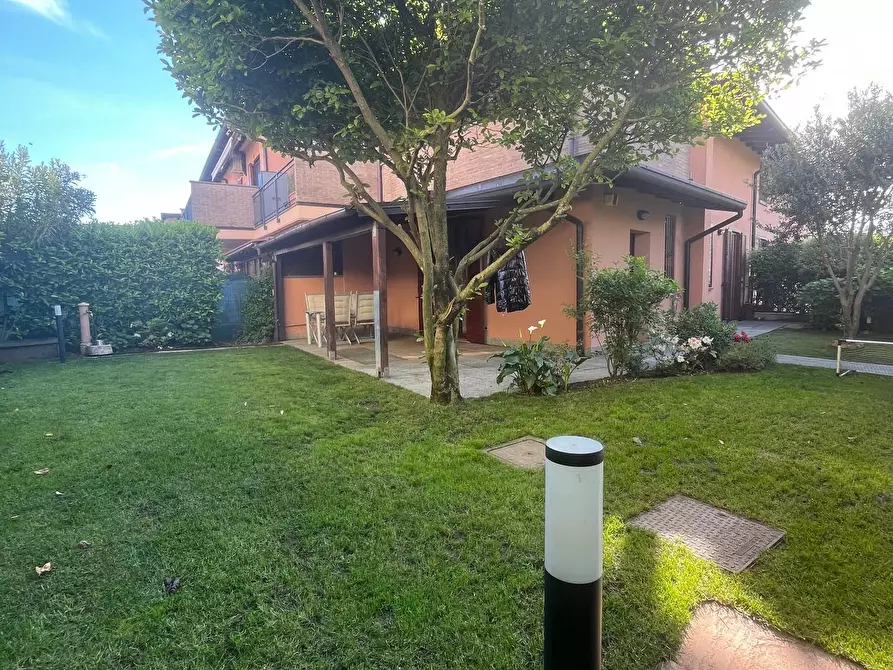 Immagine 43 di Villa in vendita  in va san francesco a Busnago