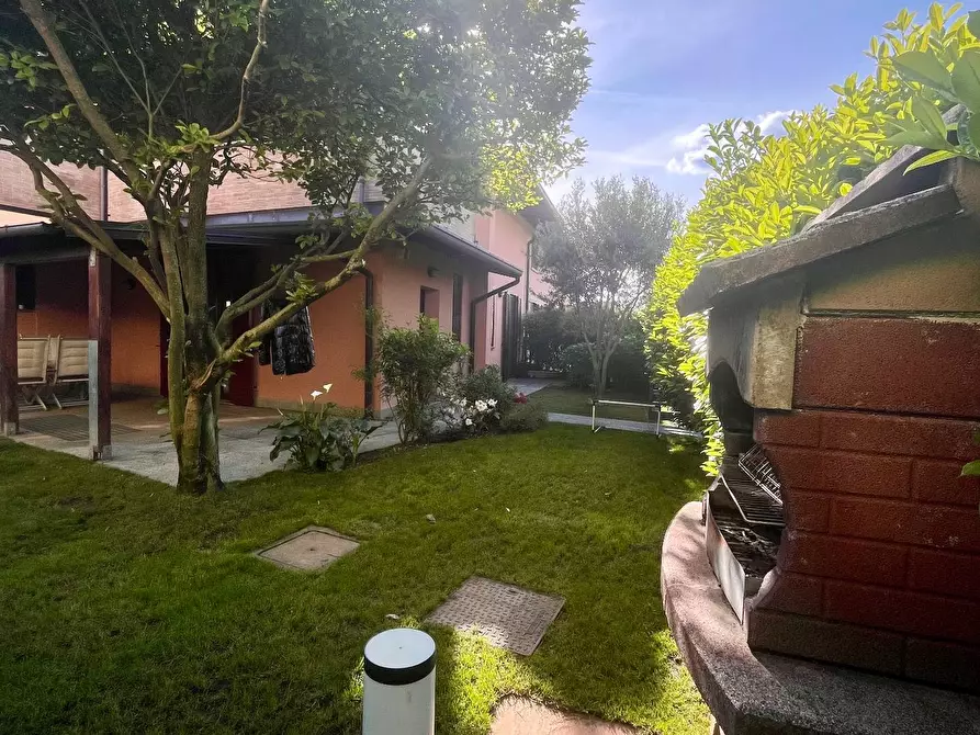 Immagine 42 di Villa in vendita  in va san francesco a Busnago