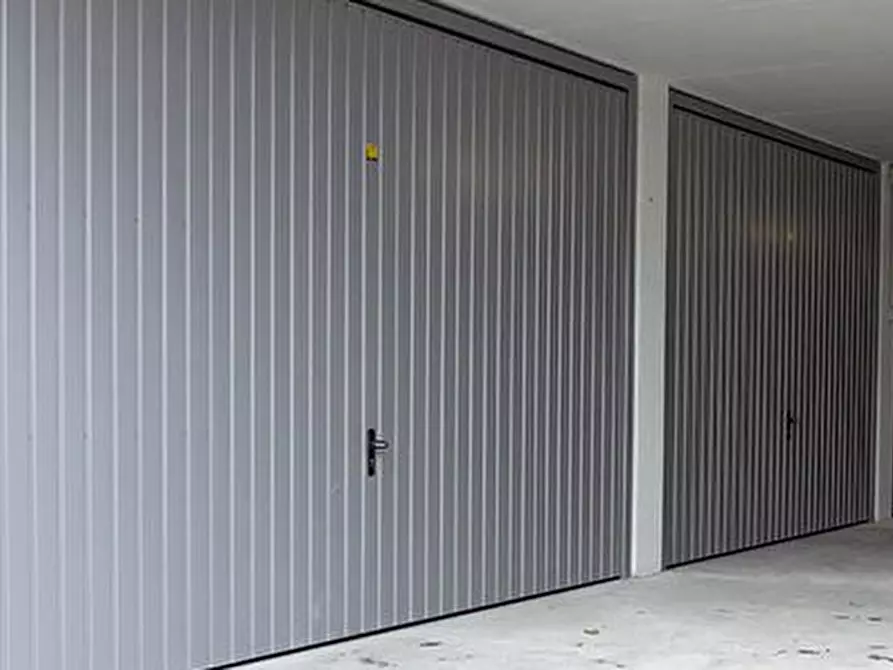 Immagine 2 di Box auto in vendita  in Via Guglielmo Marconi a Grezzago