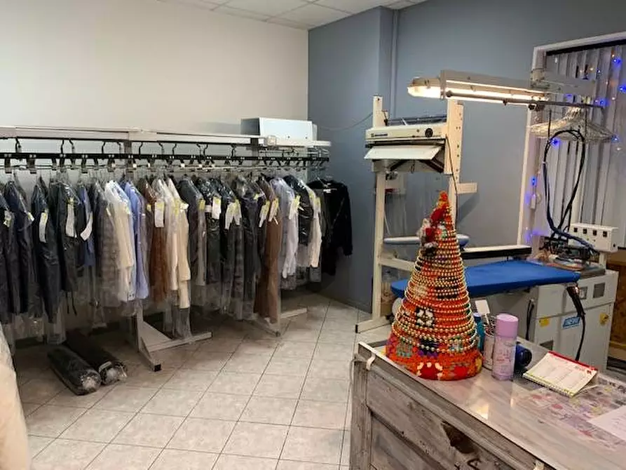 Immagine 7 di Attività commerciale in vendita  in Corso vittorio veneto a Osio Sotto