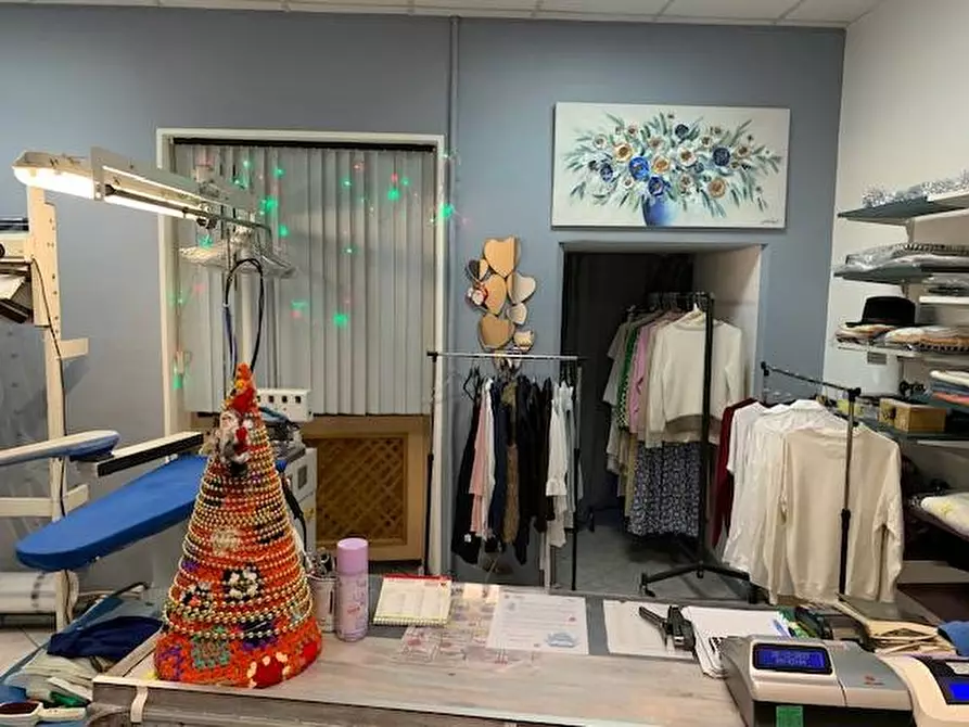 Immagine 3 di Attività commerciale in vendita  in Corso vittorio veneto a Osio Sotto